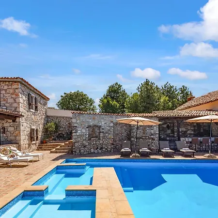 빌라 Mea With Private Pool - Happy