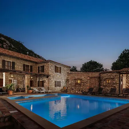 Mea With Private Pool - Happy Krizisce