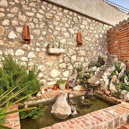 Mea With Private Pool - Happy *